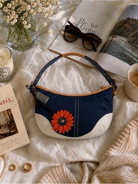 💙New & JUICY!! Y2K Coach Soho Y2K mini crescent shoulder bag